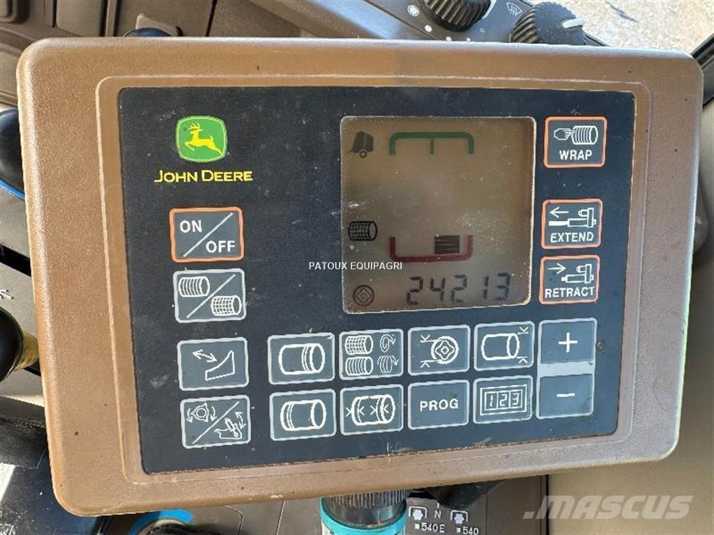 John Deere 864 圆捆打捆机