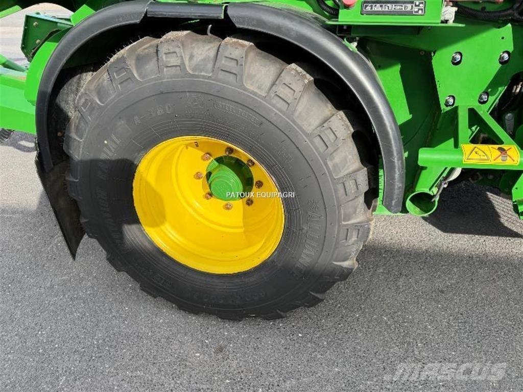 John Deere C441R 牧草包膜机