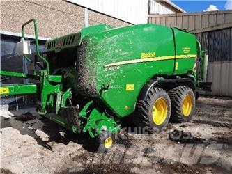 John Deere C441R 牧草包膜机