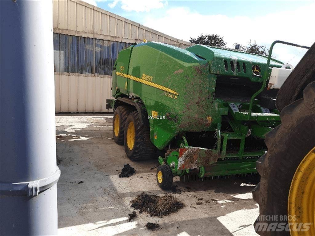 John Deere C441R 牧草包膜机