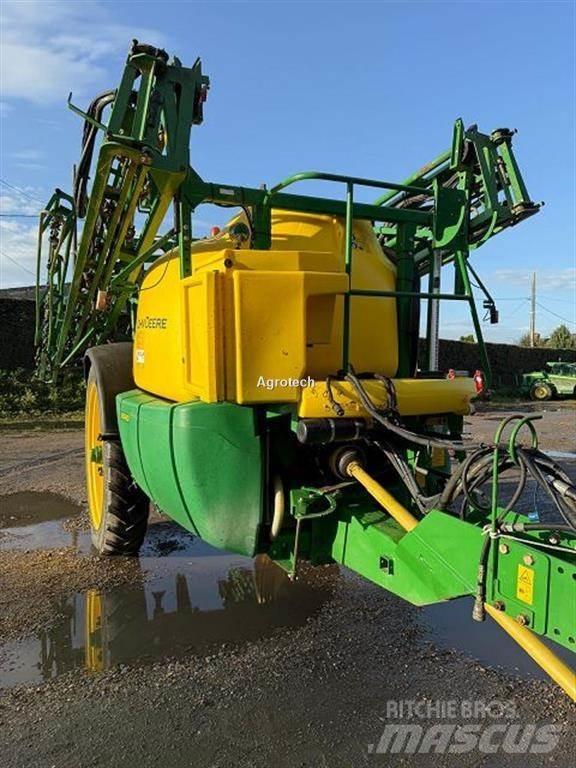 John Deere M740 牵引式喷雾机