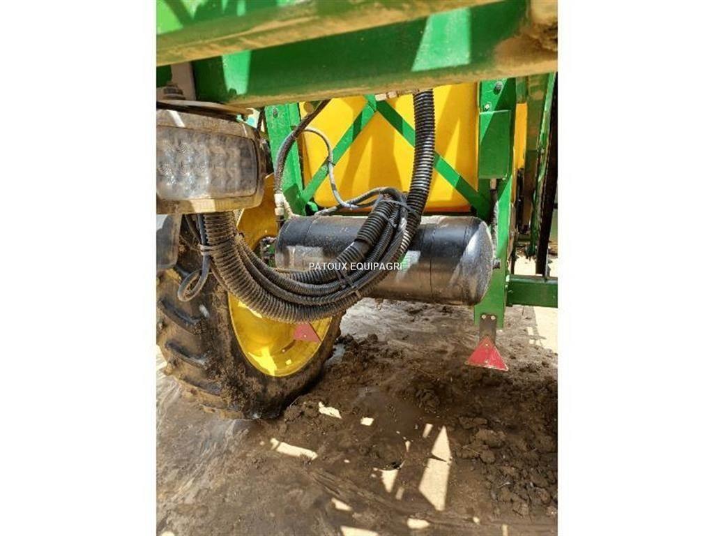 John Deere M740i 牵引式喷雾机