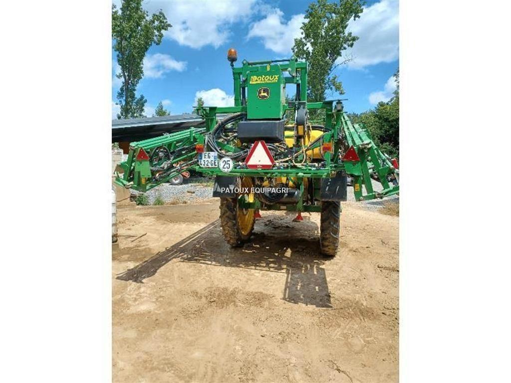 John Deere M740i 牵引式喷雾机