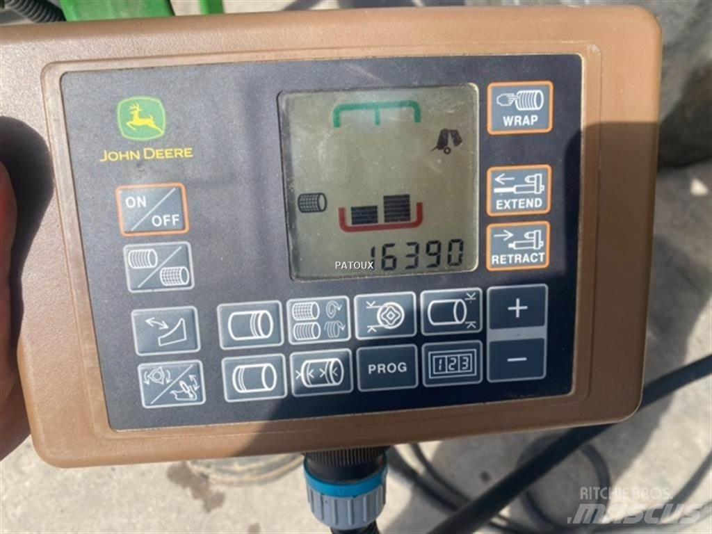 John Deere V461M 圆捆打捆机