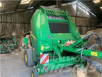 John Deere V461M 圆捆打捆机