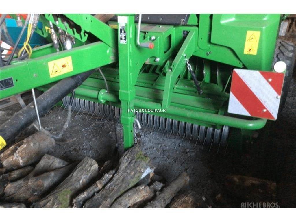 John Deere V461M 圆捆打捆机
