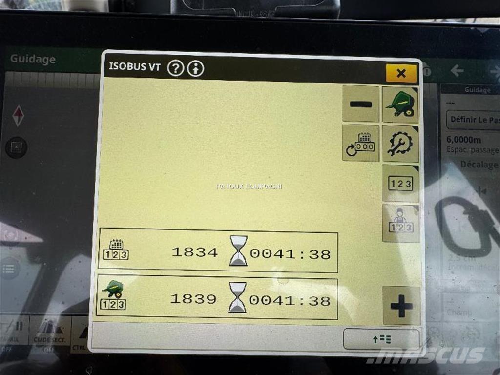 John Deere V461R 圆捆打捆机