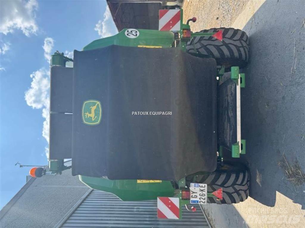 John Deere V461R 圆捆打捆机
