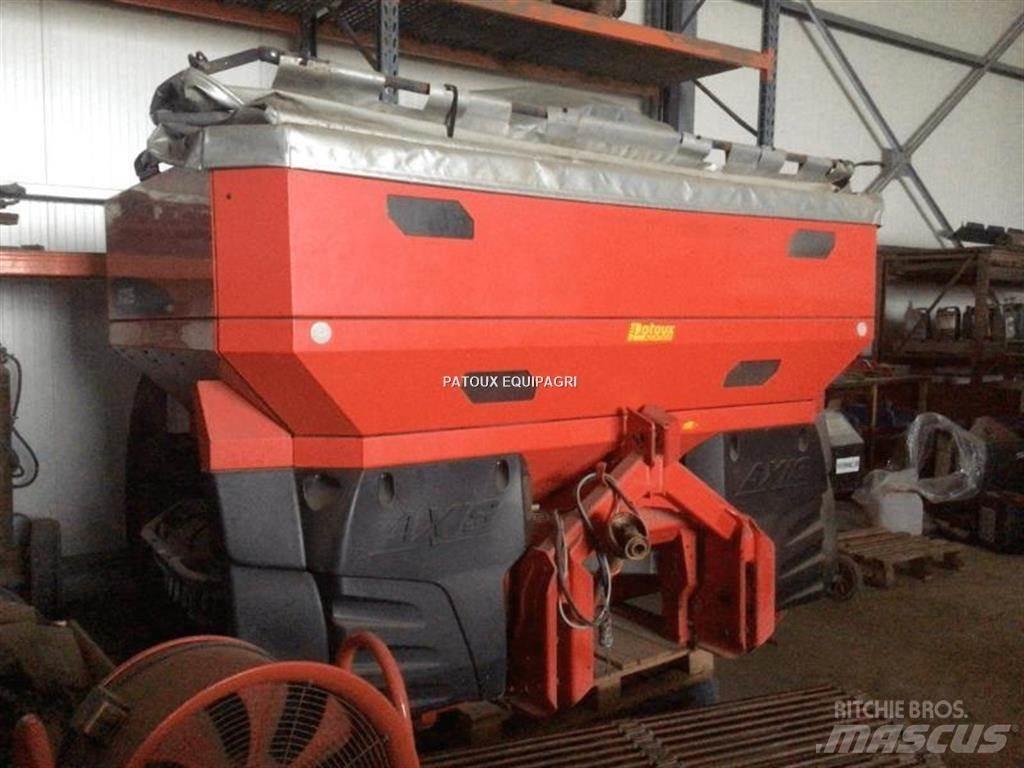 Kuhn AXIS50.1W 矿物肥料撒播机