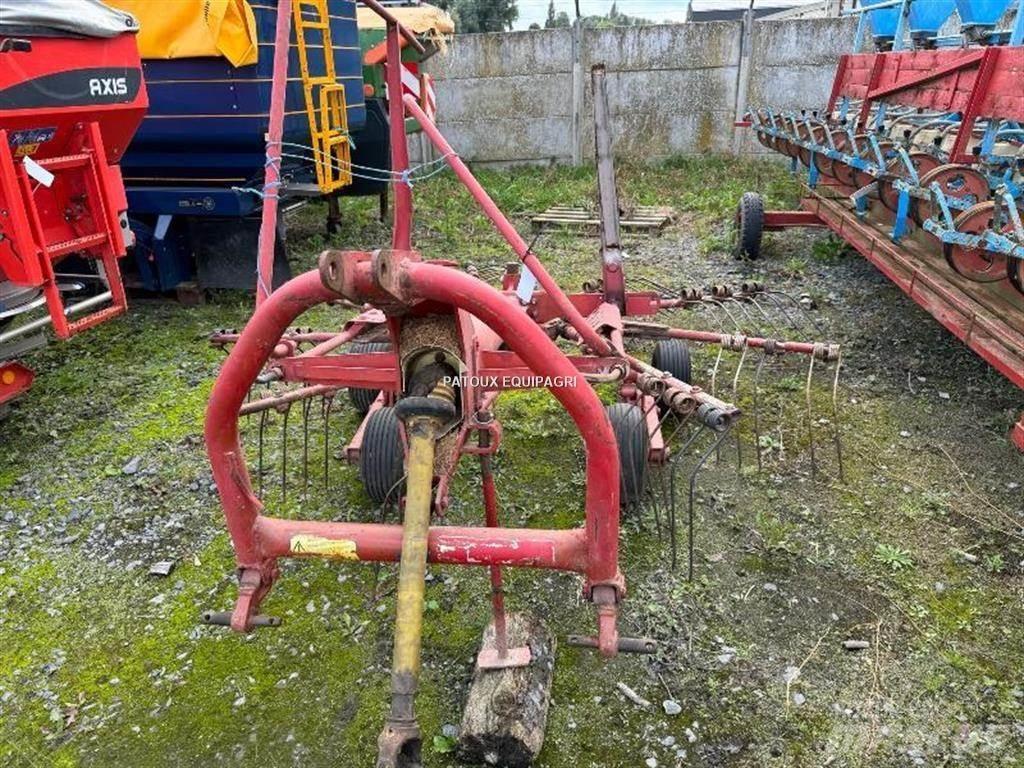 Kuhn GA300 犁耙和摊草机