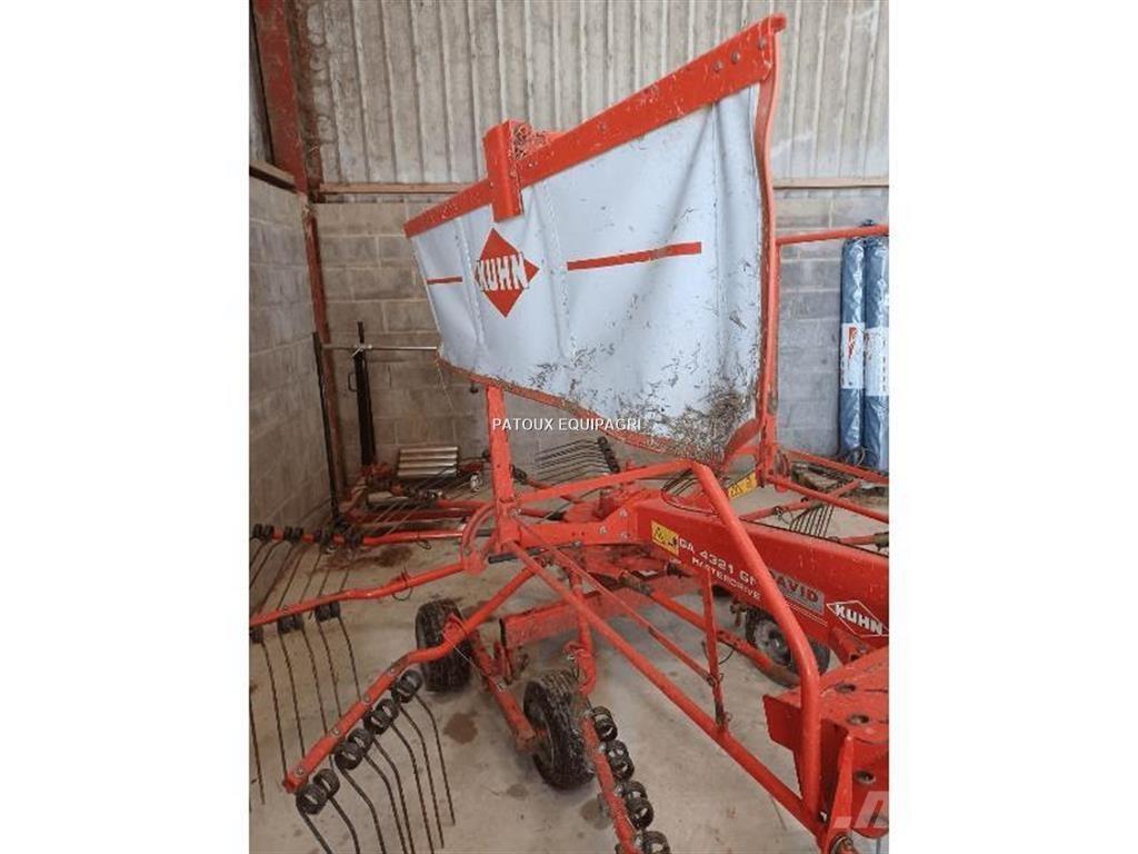 Kuhn GA4321 犁耙和摊草机