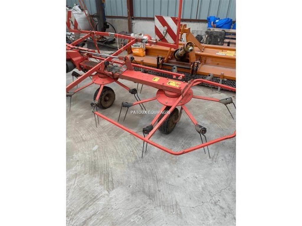 Kuhn GF5202 犁耙和摊草机