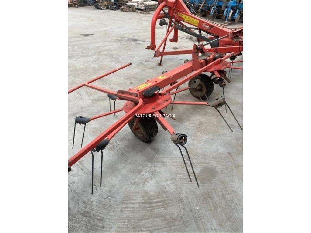 Kuhn GF5202 犁耙和摊草机