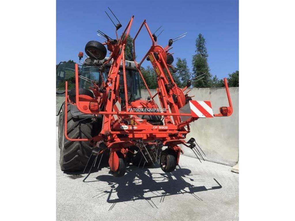 Kuhn GF5902 犁耙和摊草机