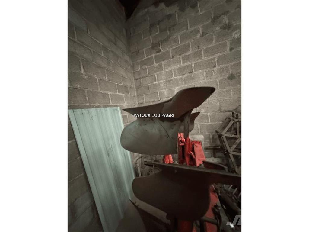 Kuhn MASTER 100 传统犁