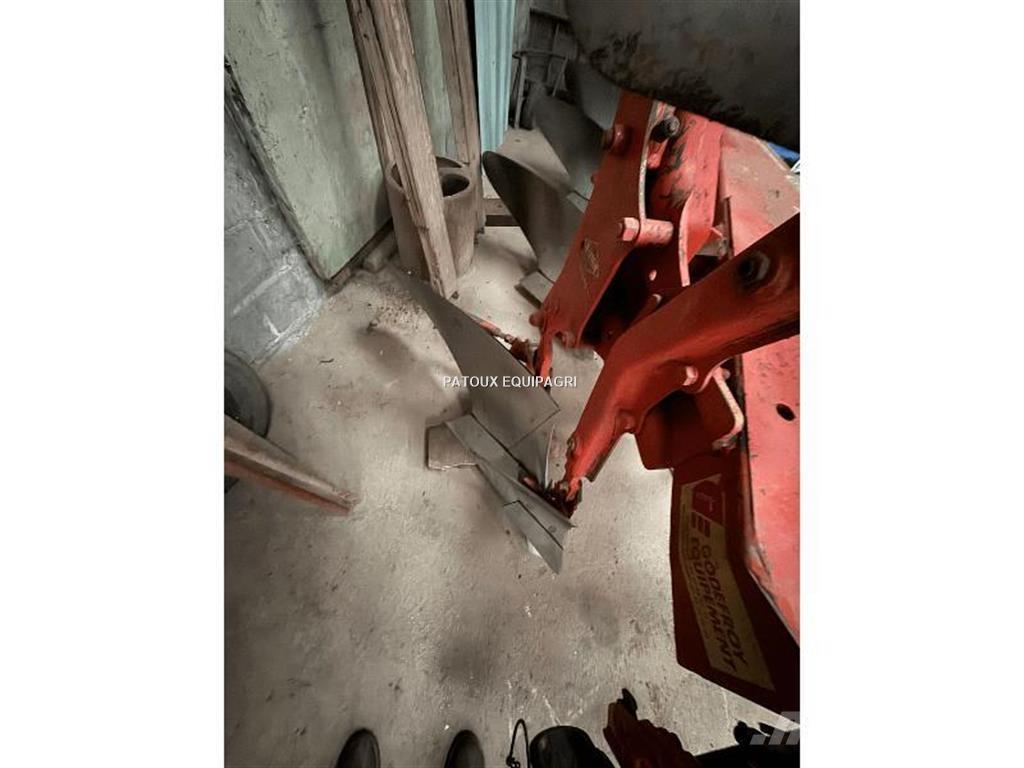 Kuhn MASTER 100 传统犁