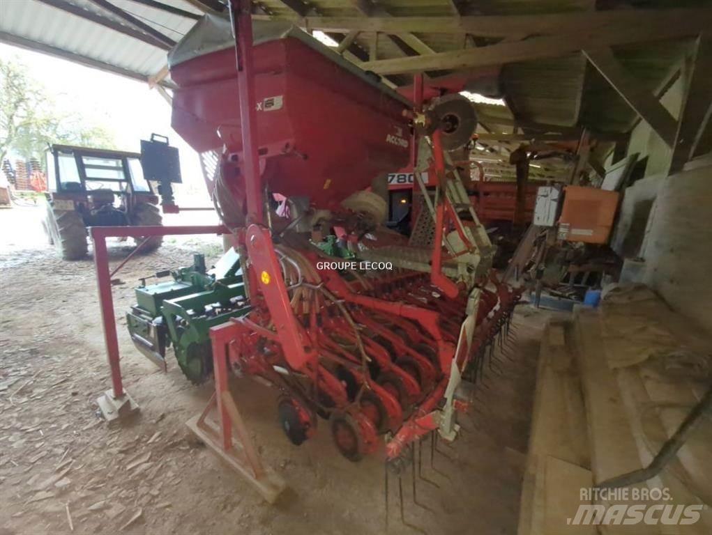 Kverneland 3M 多功能条播机