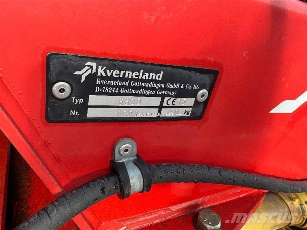 Kverneland 8046 犁耙和摊草机