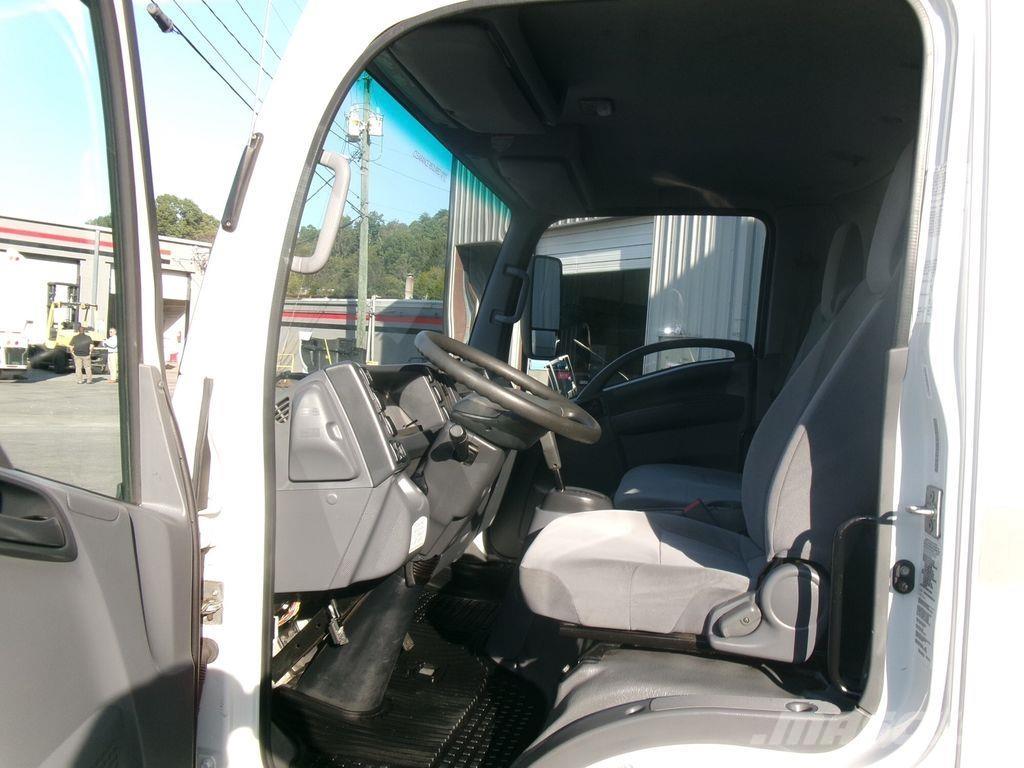 Isuzu NPR 厢式货车