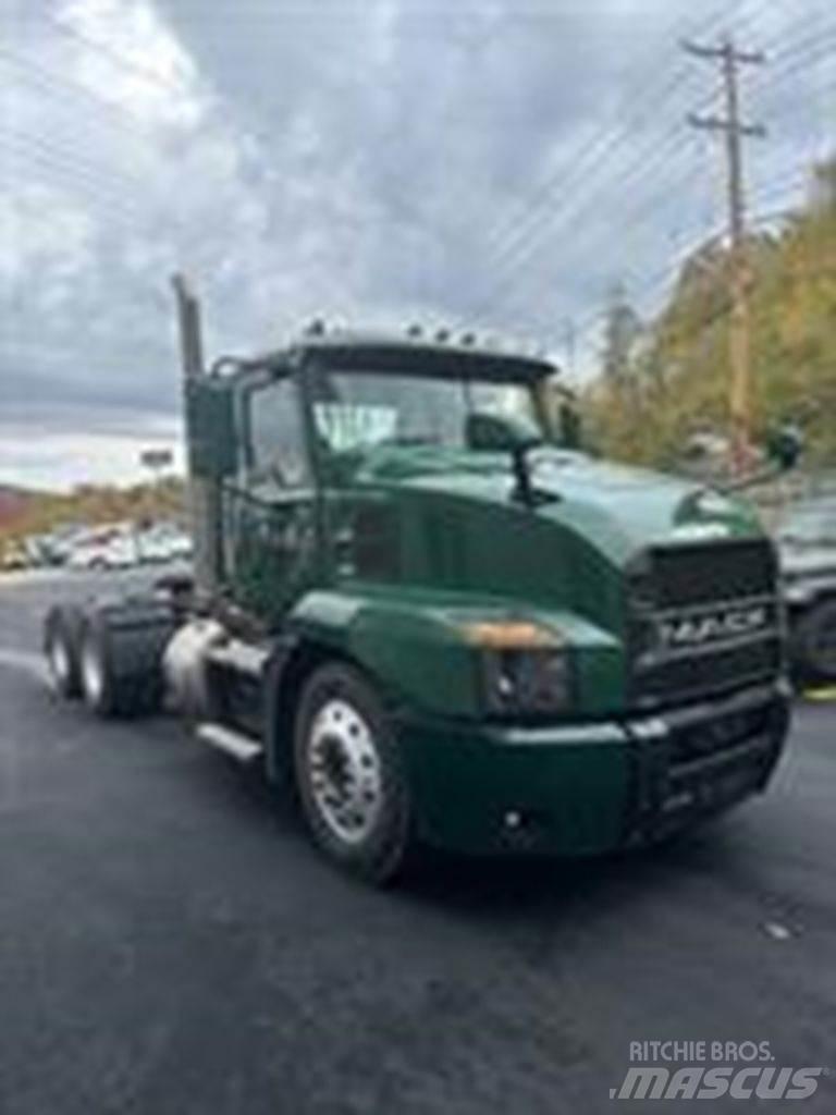Mack AN64T 牵引车