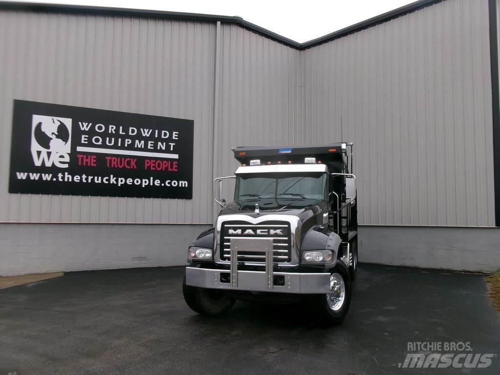 Mack GR64F 自卸式货车