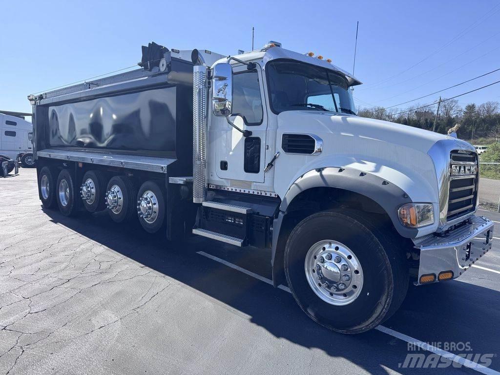 Mack GR64F 自卸式货车