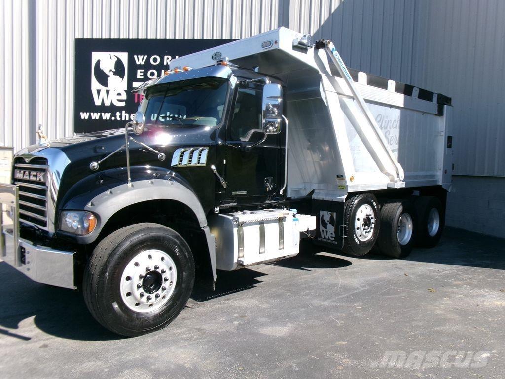 Mack GR64F 自卸式货车