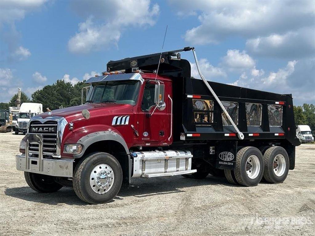 Mack GR64F 自卸式货车