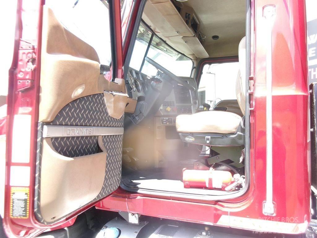 Mack GU 713 自卸式货车