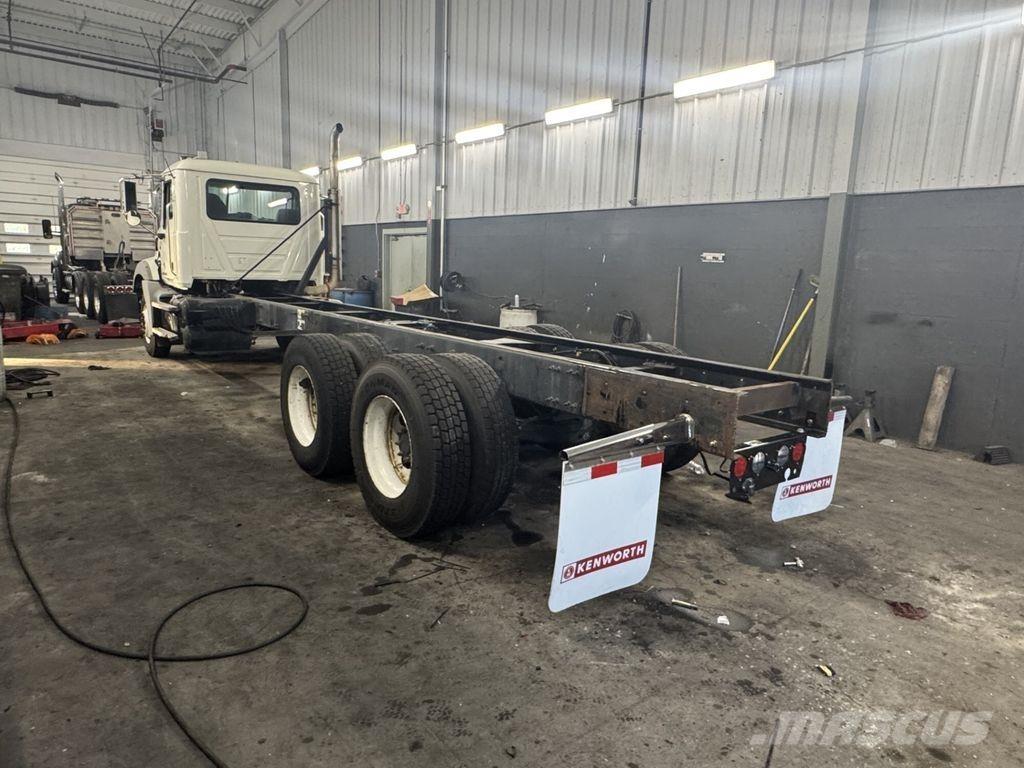 Mack GU813 平板车