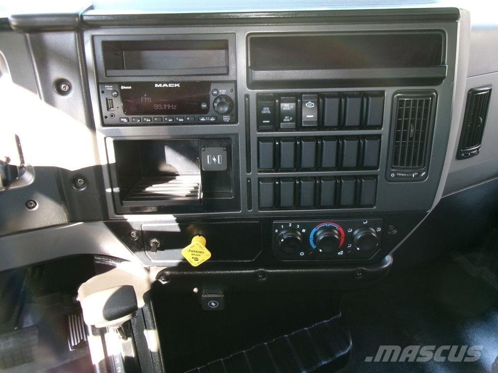 Mack MD6 厢式货车