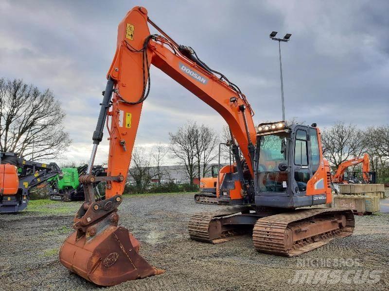 Doosan DX140LCR-5 履带挖掘机
