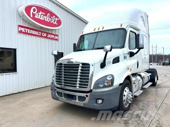 Freightliner CASCADIA 113 牵引车