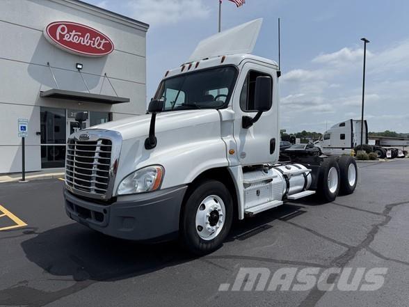 Freightliner CASCADIA 113 牵引车