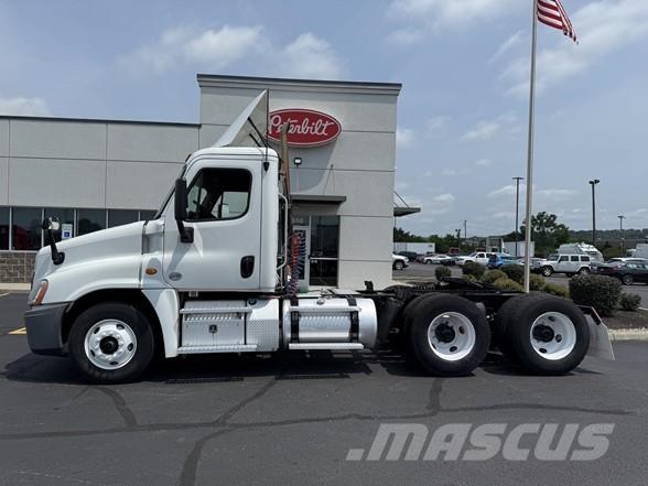 Freightliner CASCADIA 113 牵引车