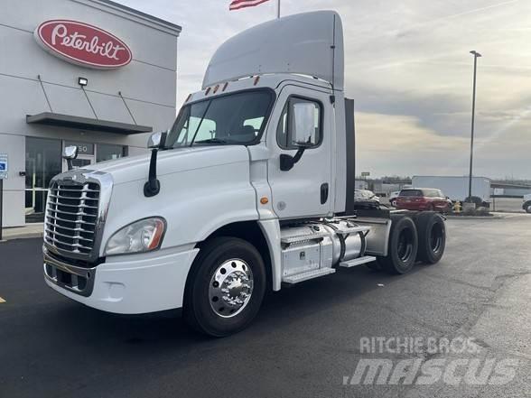 Freightliner CASCADIA 125 牵引车