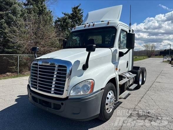 Freightliner CASCADIA 125 牵引车
