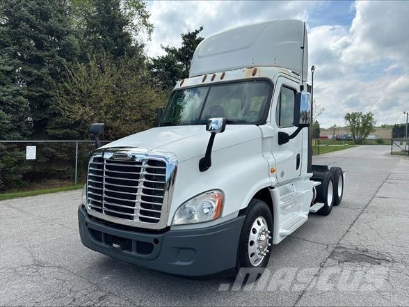 Freightliner CASCADIA 125 牵引车