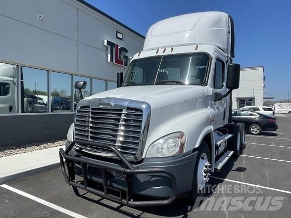 Freightliner CASCADIA 126 牵引车