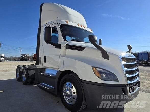 Freightliner CASCADIA 126 牵引车