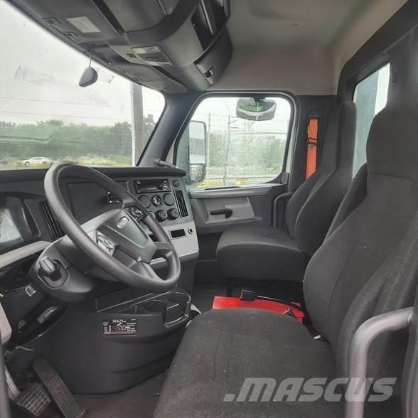 Freightliner CASCADIA 126 牵引车
