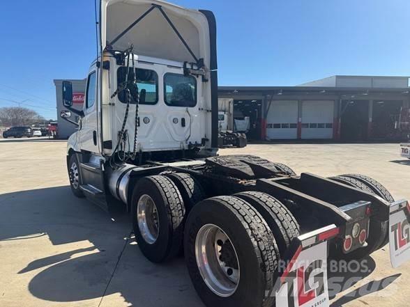 Freightliner CASCADIA 126 牵引车
