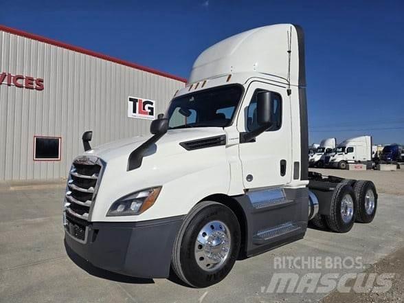 Freightliner CASCADIA 126 牵引车