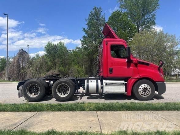 Freightliner CASCADIA 126 牵引车