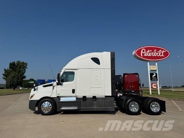 Freightliner CASCADIA 126 牵引车
