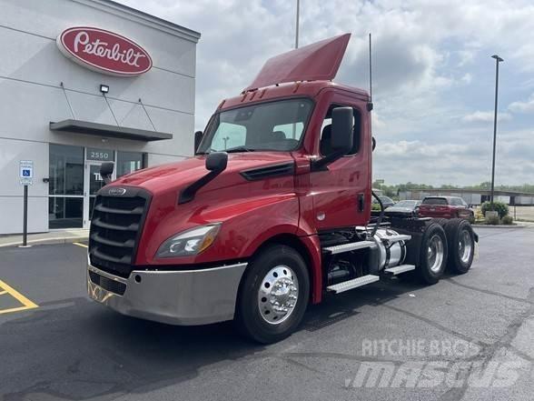 Freightliner CASCADIA 126 牵引车