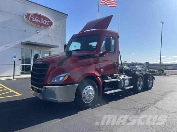 Freightliner CASCADIA 126 牵引车