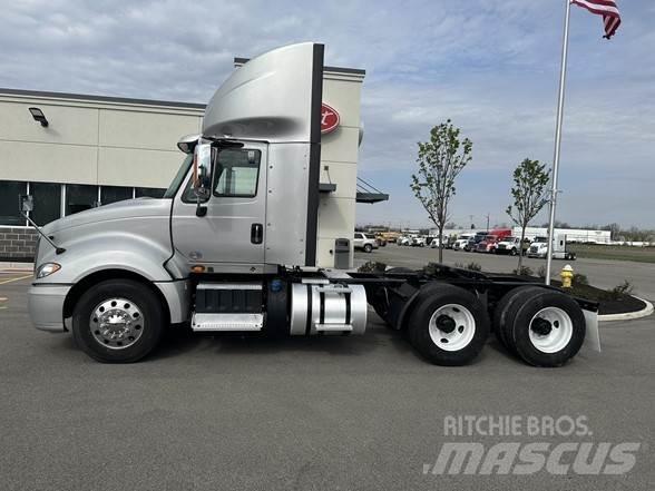 International PROSTAR 牵引车