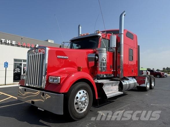 Kenworth W900 牵引车