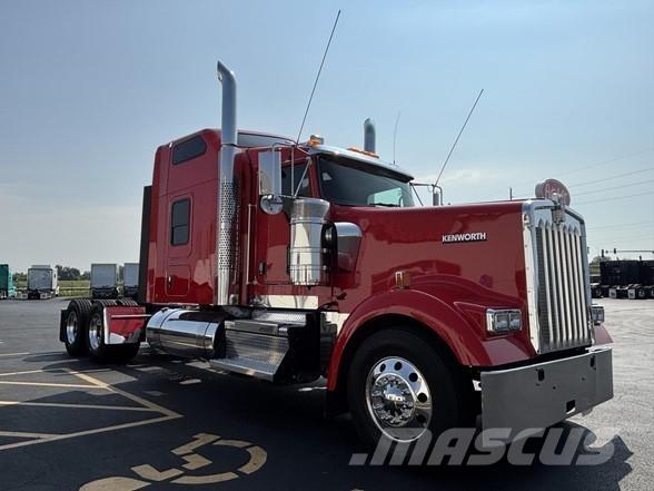 Kenworth W900 牵引车